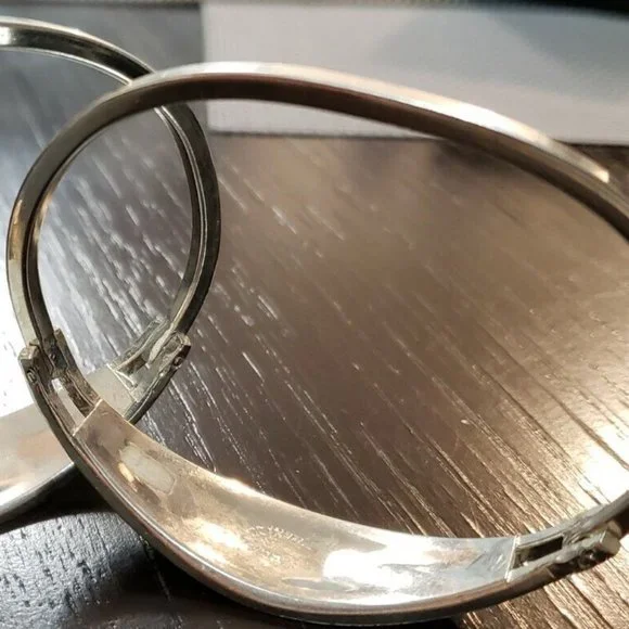 MEXICAN SILVER BRACELETS with INLAID FLOWER MOTIFS OF NATURAL MOTHER OF PEARL - Picture 7 of 11